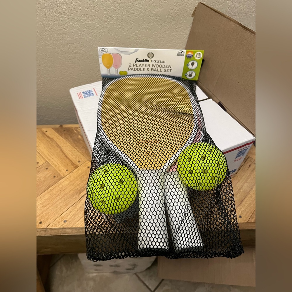 Franklin pickle ball set two paddles